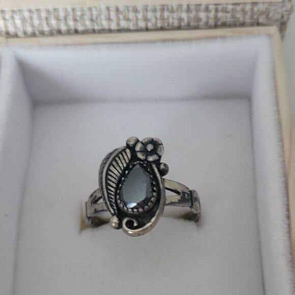 Vintage Jewelry - Sterling Silver Squash Blossom Ring Hematite Stone Vintage